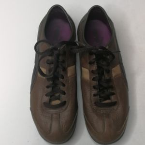 Leather Puma sneakers